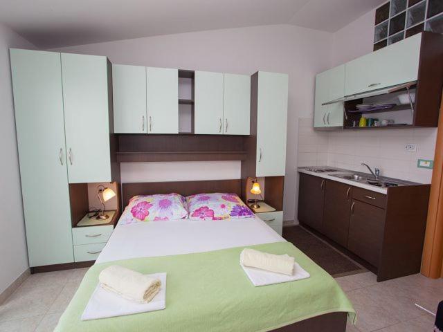 Apartmani Dana マカルスカ エクステリア 写真