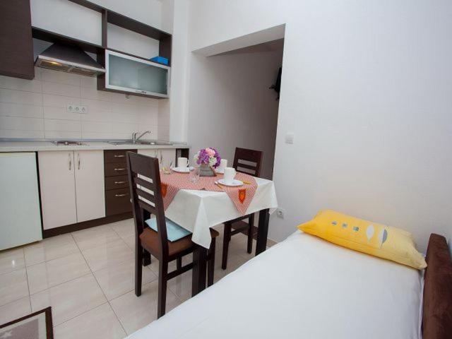 Apartmani Dana マカルスカ エクステリア 写真